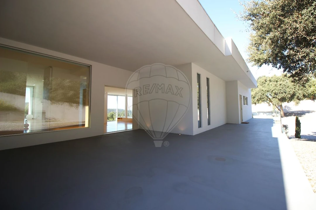 Moradia T4 para Venda em Aguiar de Sousa Foto 1