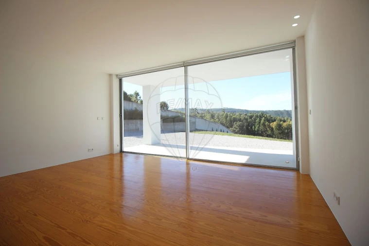 Moradia T4 para Venda em Aguiar de Sousa Foto 30