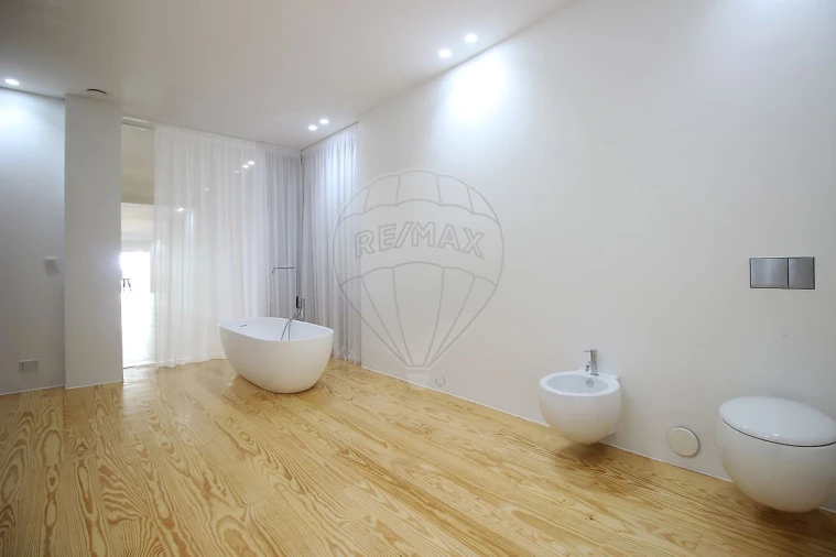 Moradia T4 para Venda em Aguiar de Sousa Foto 4