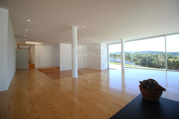 Moradia T4 para Venda em Aguiar de Sousa Foto 22