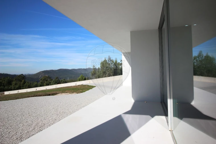 Moradia T4 para Venda em Aguiar de Sousa Foto 32