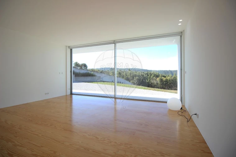 Moradia T4 para Venda em Aguiar de Sousa Foto 19