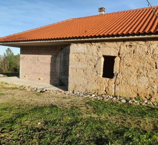 Moradia T4 para Venda em Teixoso e Sarzedo Foto 3