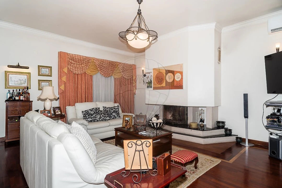 Moradia T4 para Venda em Ramada e Caneças Foto 18