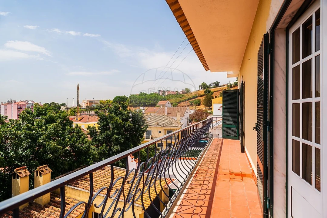 Moradia T4 para Venda em Ramada e Caneças Foto 11