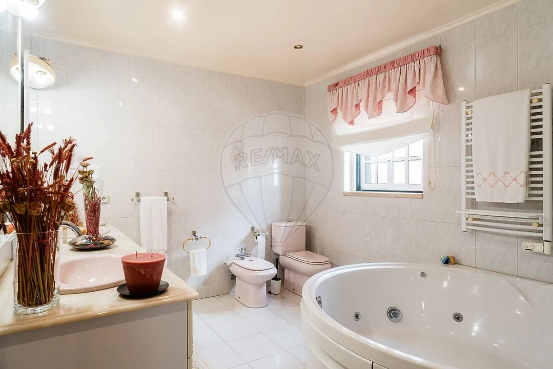 Moradia T4 para Venda em Ramada e Caneças Foto 2