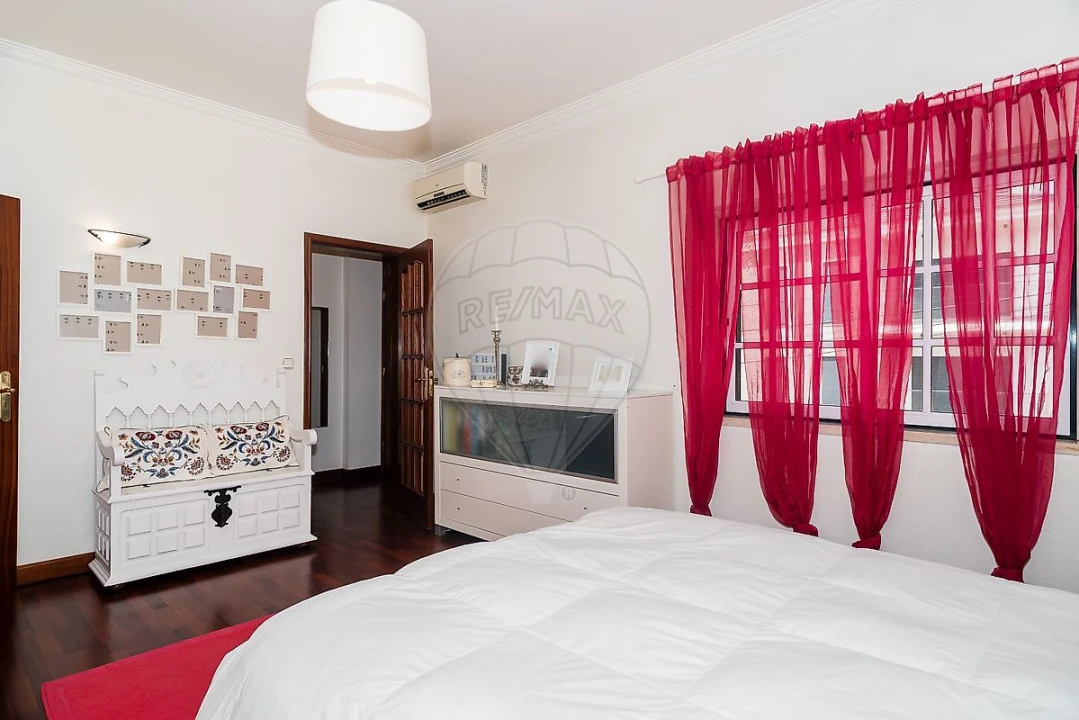 Moradia T4 para Venda em Ramada e Caneças Foto 5