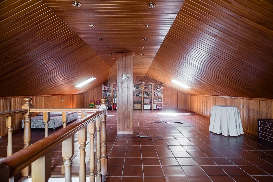 Moradia T4 para Venda em Ramada e Caneças Foto 6