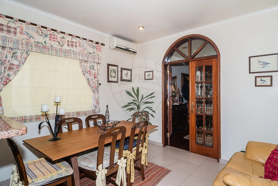 Moradia T4 para Venda em Ramada e Caneças Foto 25