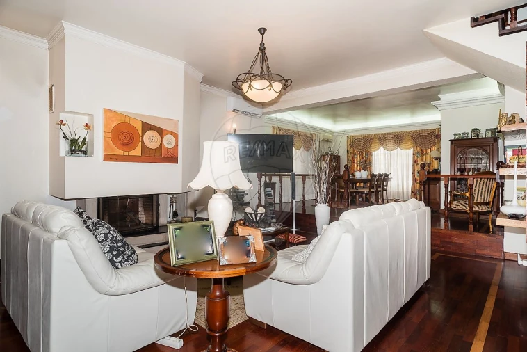 Moradia T4 para Venda em Ramada e Caneças Foto 12