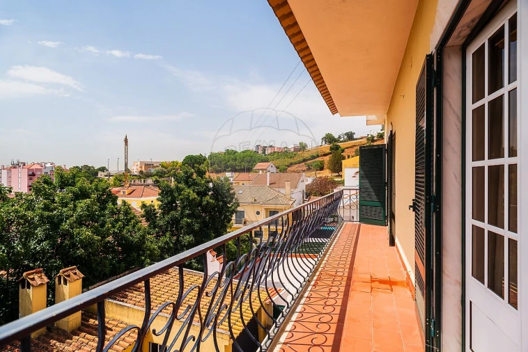 Moradia T4 para Venda em Ramada e Caneças Foto 11