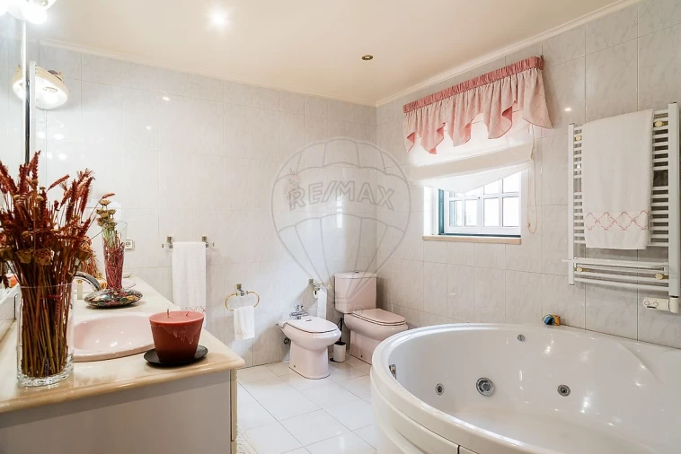 Moradia T4 para Venda em Ramada e Caneças Foto 2