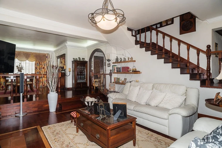 Moradia T4 para Venda em Ramada e Caneças Foto 16