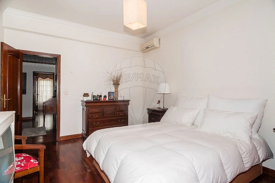 Moradia T4 para Venda em Ramada e Caneças Foto 9