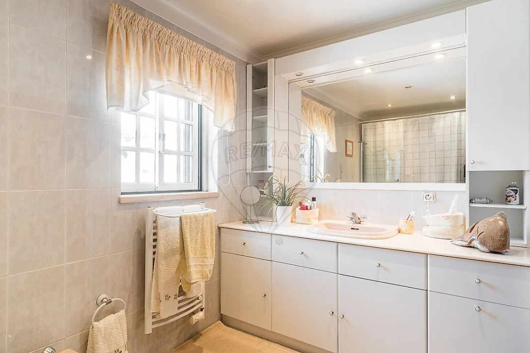 Moradia T4 para Venda em Ramada e Caneças Foto 3