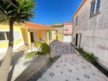 Moradia T2 para Venda em Atouguia da Baleia