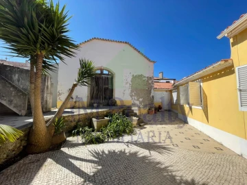 Moradia T2 para Venda em Atouguia da Baleia