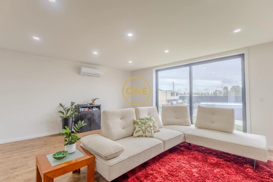 Moradia T3 para Venda em Carreira e Fonte Coberta Foto 3