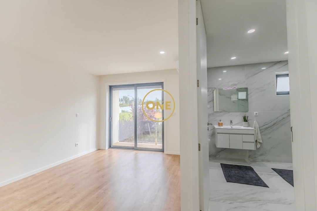 Moradia T3 para Venda em Carreira e Fonte Coberta Foto 8