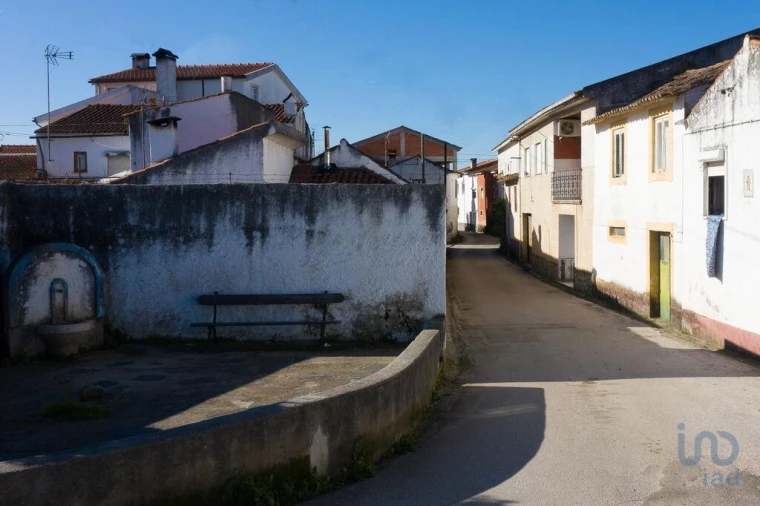 Moradia T3 para Venda em Lousã e Vilarinho