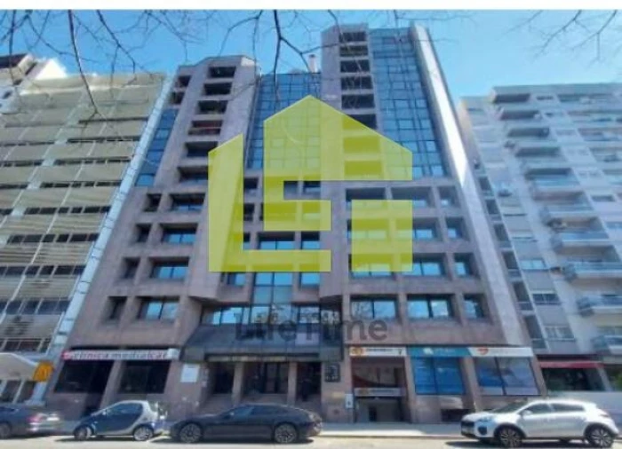 Loja para Venda em Alvalade Foto 1