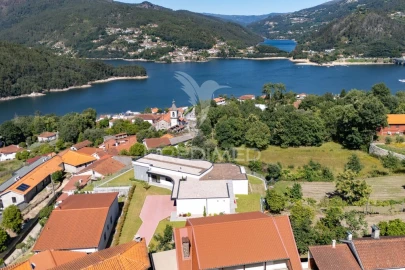 Moradia T3 para Venda em Rio Caldo