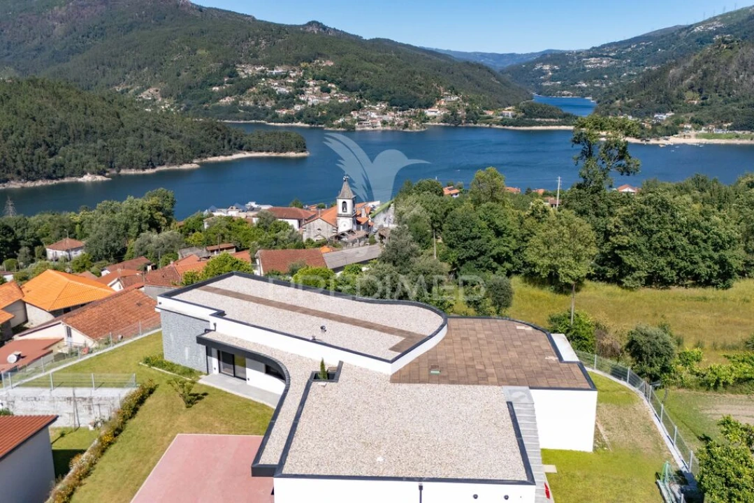 Moradia T3 para Venda em Rio Caldo Foto 3