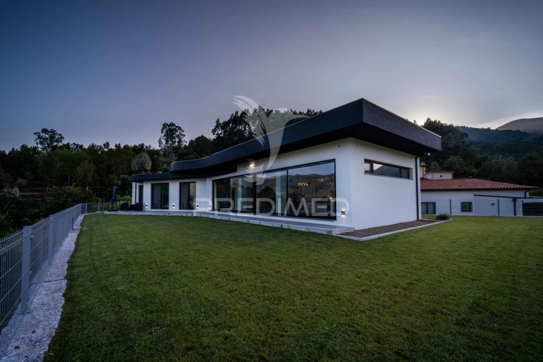 Moradia T3 para Venda em Rio Caldo Foto 1