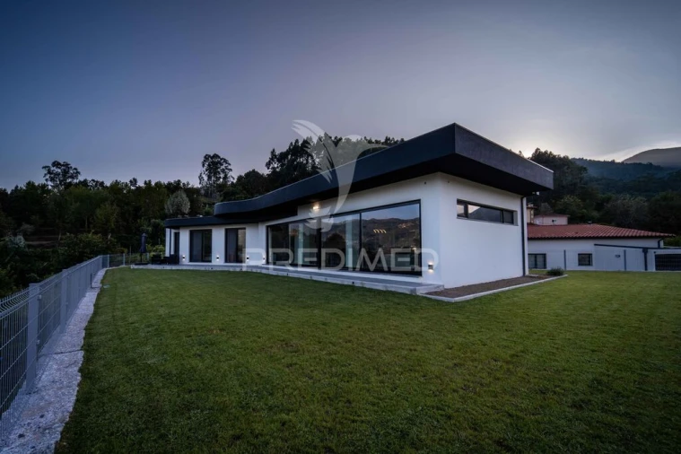 Moradia T3 para Venda em Rio Caldo