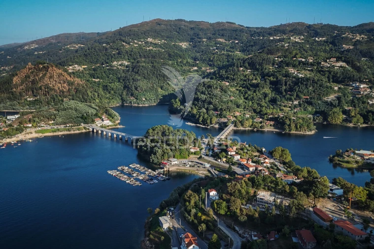 Moradia T3 para Venda em Rio Caldo Foto 1