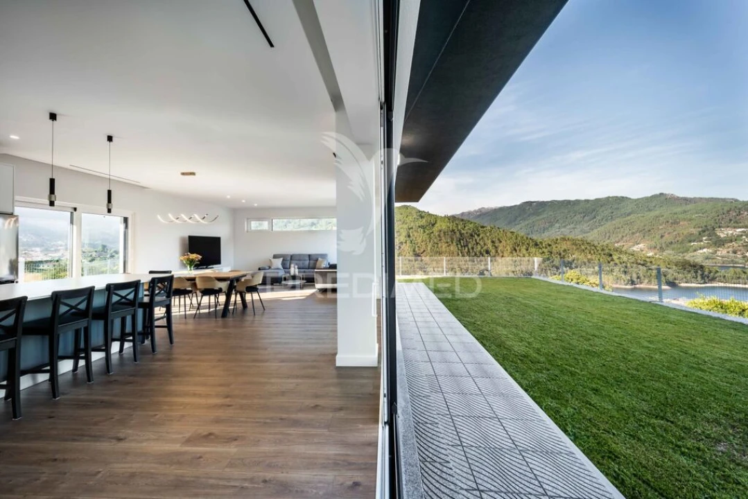 Moradia T3 para Venda em Rio Caldo Foto 4