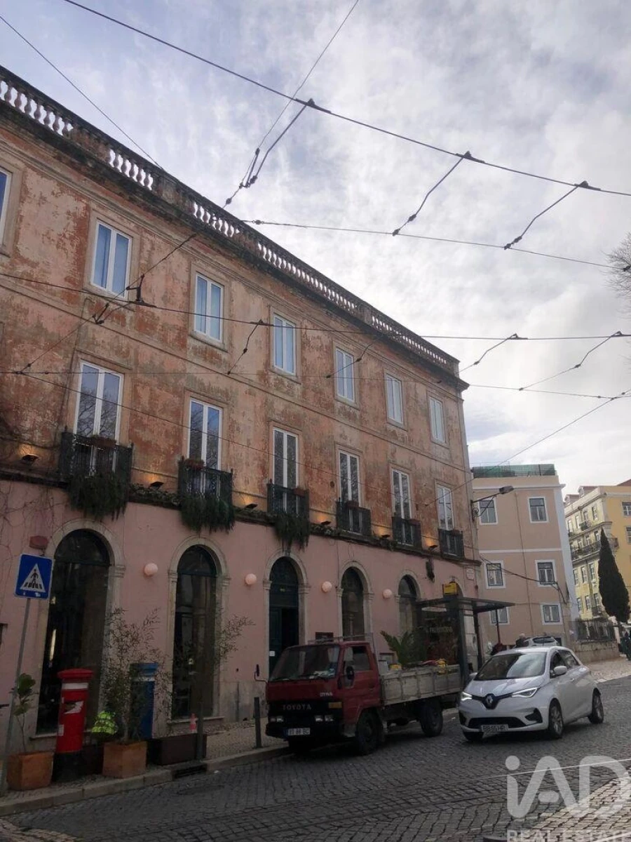 Prédio para Arrendamento em Estrela