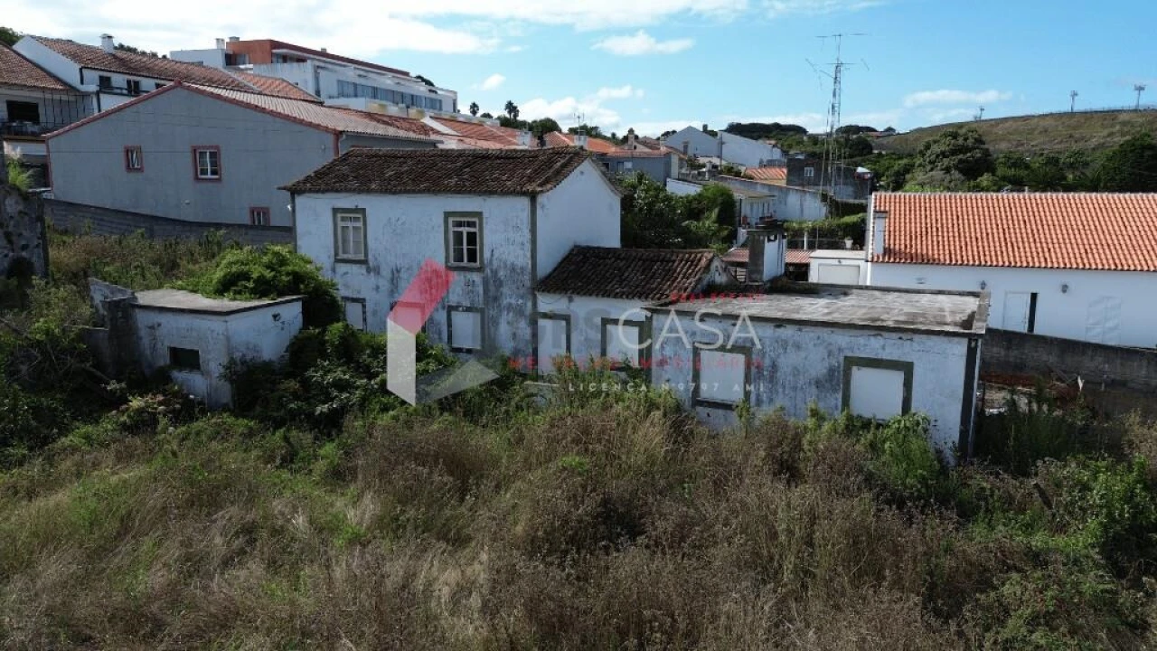 Terreno para Venda em Praia da Vitoria (Santa Cruz) Foto 1