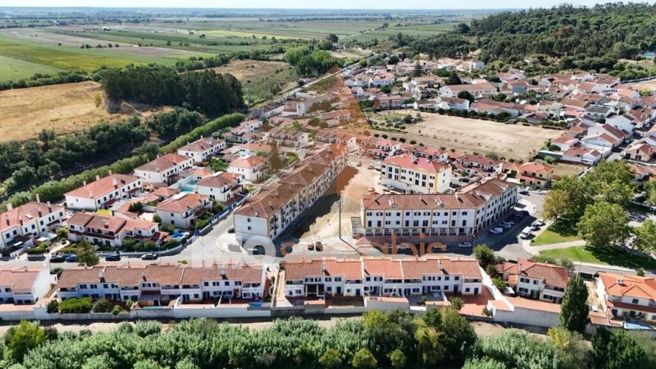 Moradia T4 para Venda em Vale de Santarem Foto 7