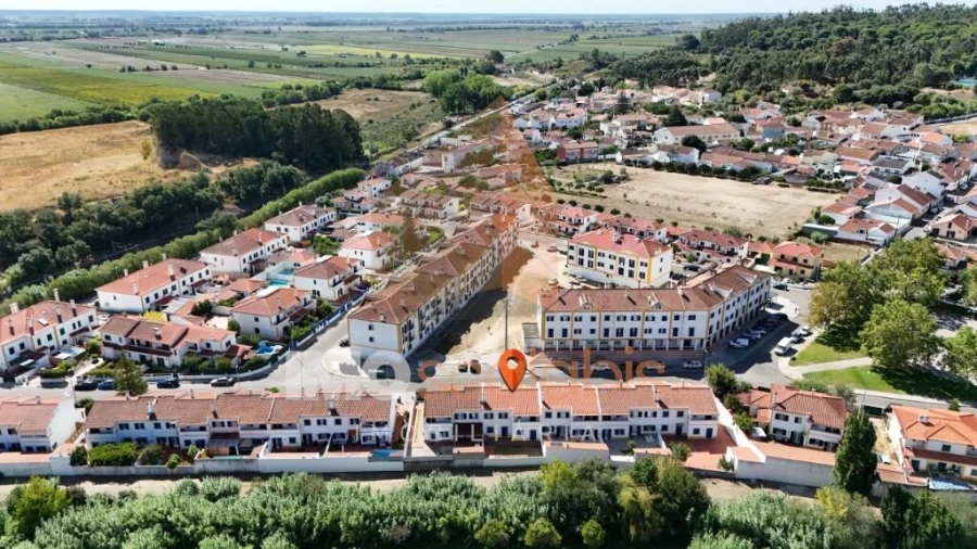 Moradia T4 para Venda em Vale de Santarem Foto 8