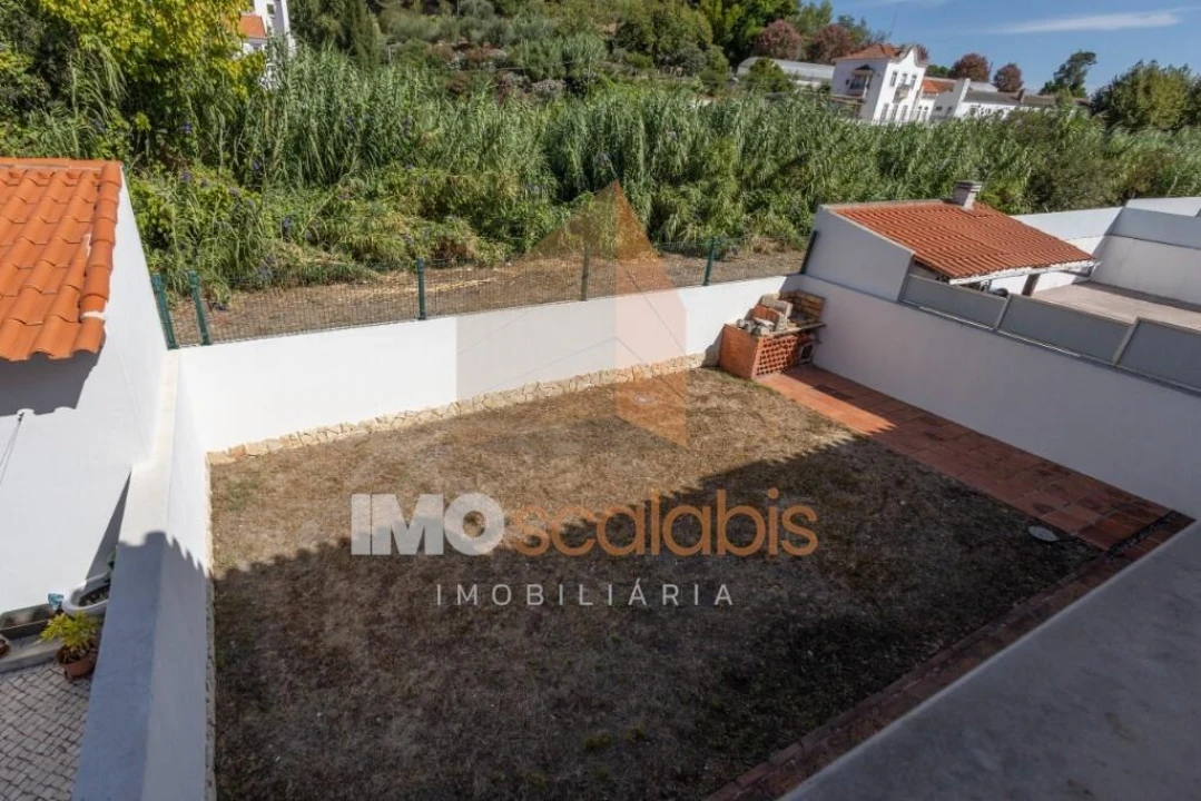 Moradia T4 para Venda em Vale de Santarem Foto 58