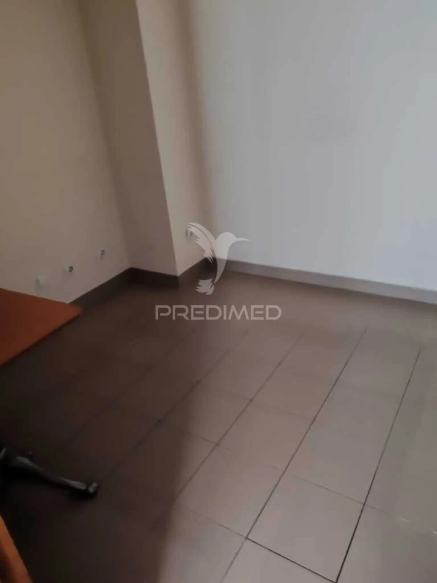 Loja para Venda em Alcobaça e Vestiaria Foto 14