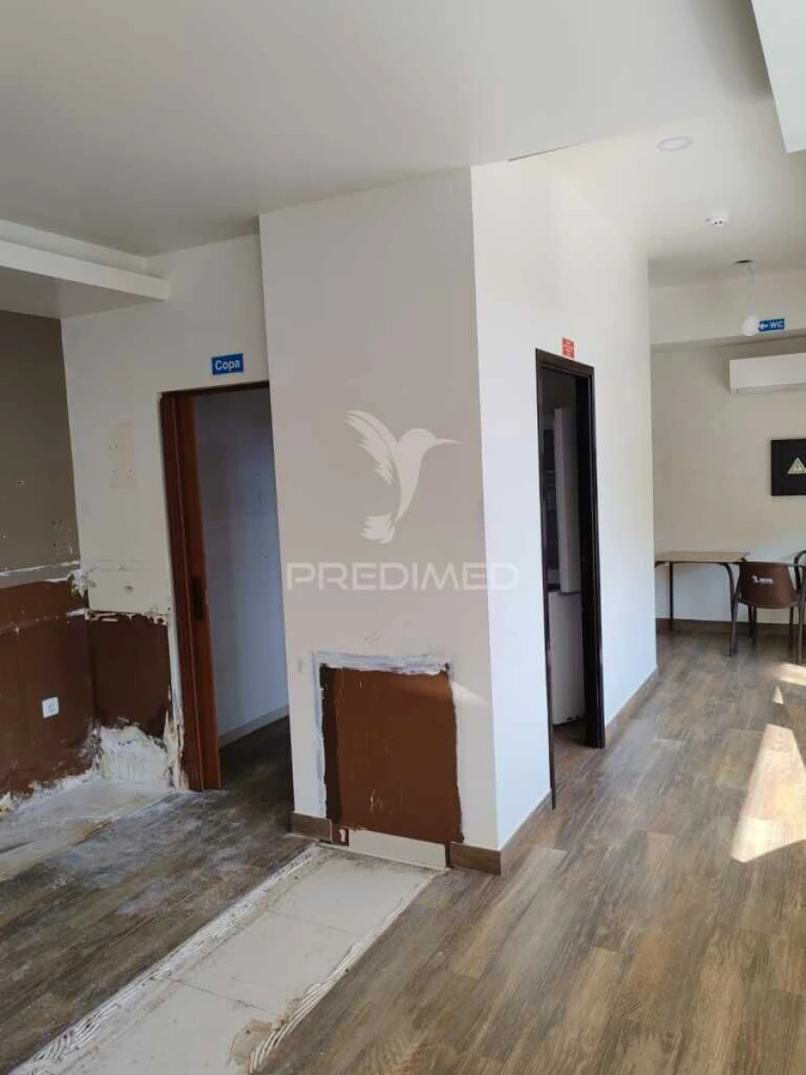 Loja para Venda em Alcobaça e Vestiaria Foto 1