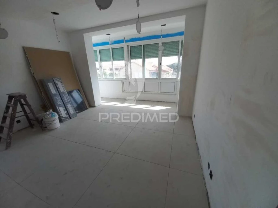 Apartamento T4 para Venda em Almada, Cova da Piedade, Pragal e Cacilhas Foto 3