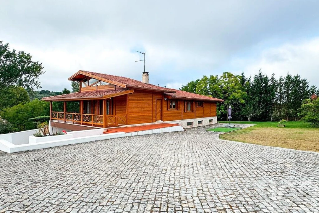 Moradia T4 para Venda em Juncal Foto 1