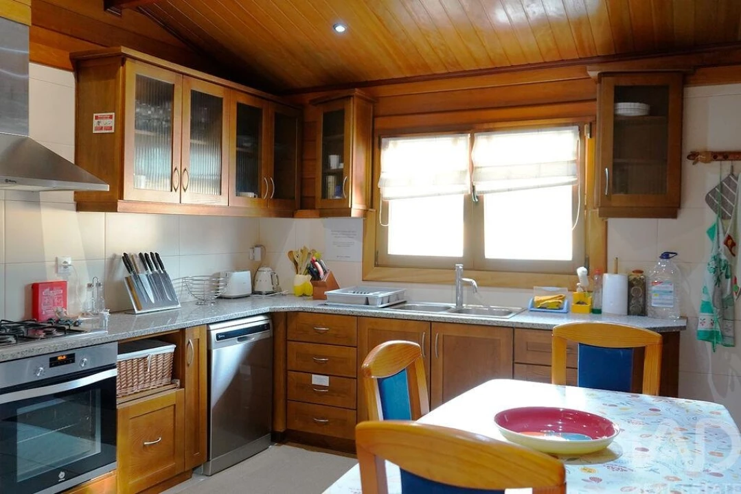 Moradia T4 para Venda em Juncal Foto 6