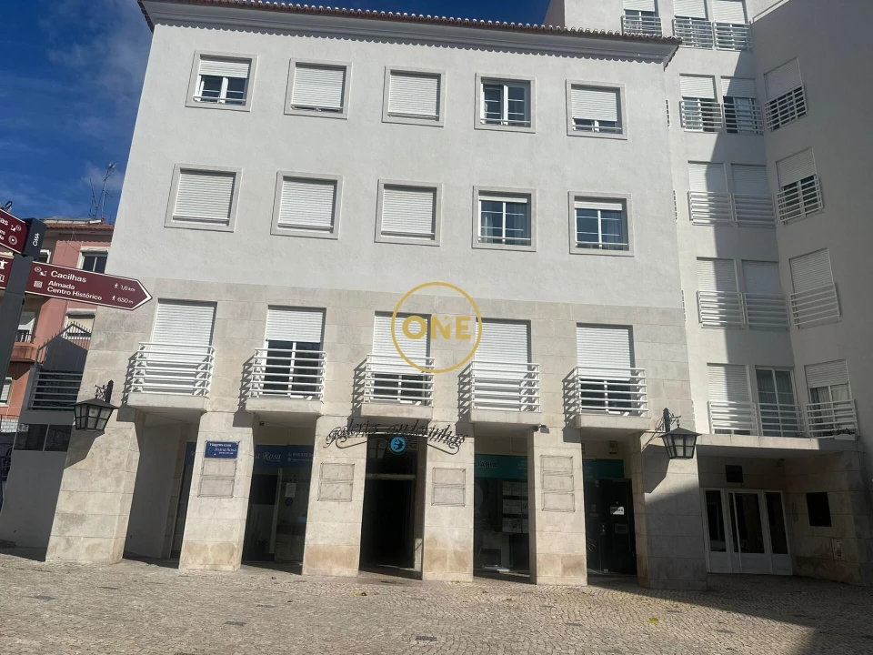 Loja para Venda em Almada, Cova da Piedade, Pragal e Cacilhas Foto 8