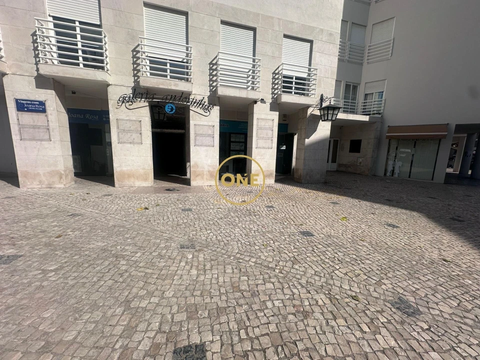 Loja para Venda em Almada, Cova da Piedade, Pragal e Cacilhas Foto 2