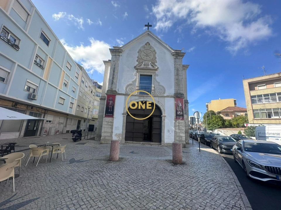 Loja para Venda em Almada, Cova da Piedade, Pragal e Cacilhas Foto 9