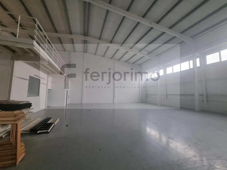Armazém para Arrendamento em Azurem Foto 1