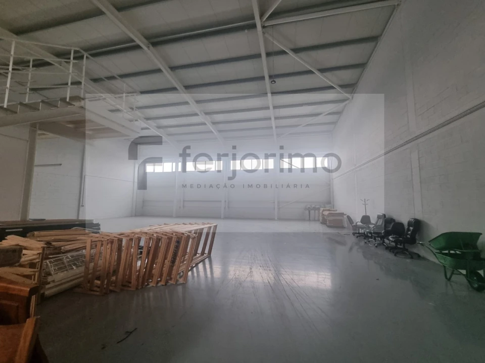 Armazém para Arrendamento em Azurem Foto 4