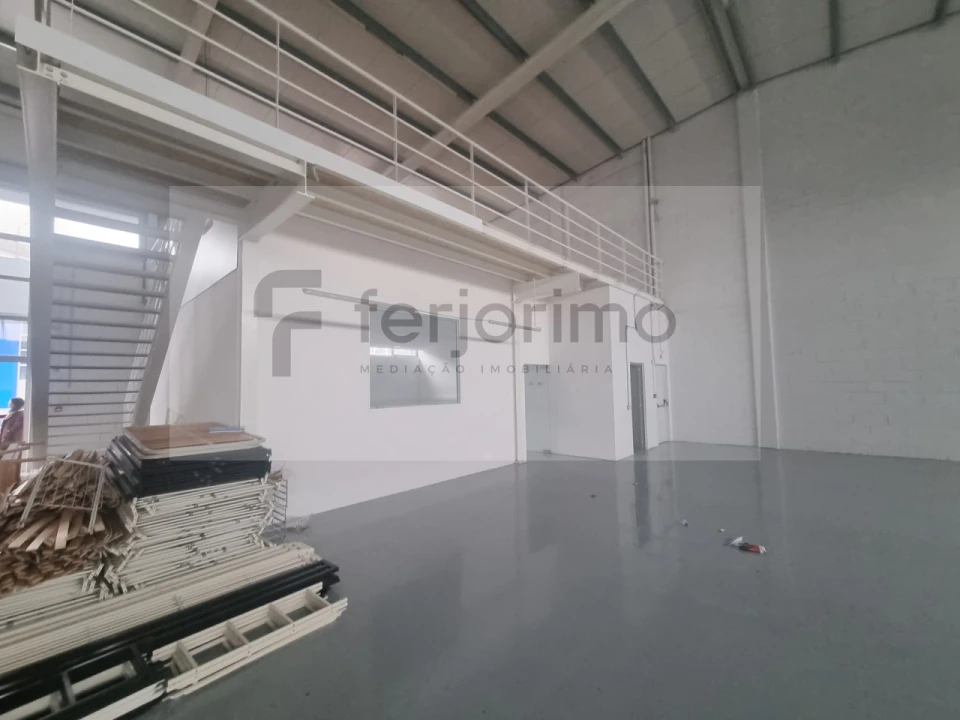 Armazém para Arrendamento em Azurem Foto 8