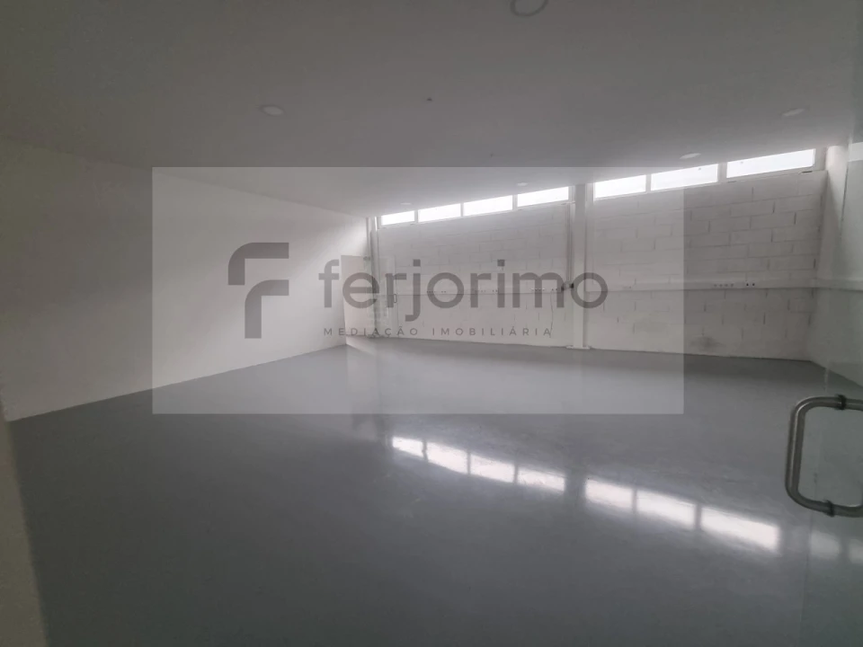 Armazém para Arrendamento em Azurem Foto 9