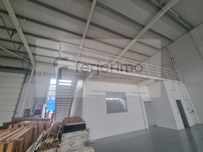 Armazém para Arrendamento em Azurem Foto 10