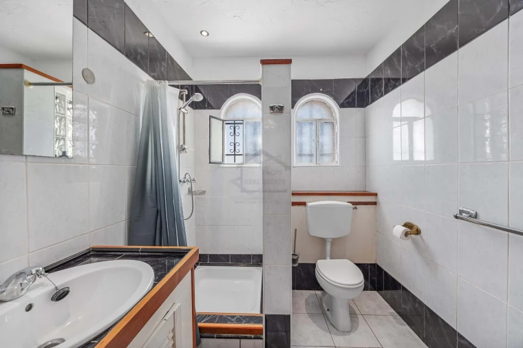 Moradia T3 para Venda em Alte Foto 17